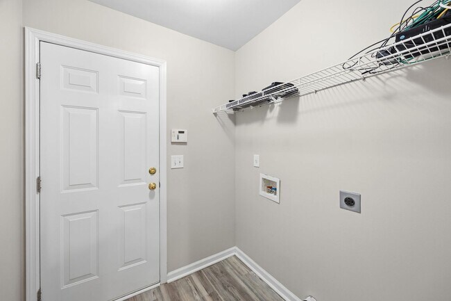 Building Photo - Comfortable 3BR Ranch with 2-Car Garage in Northwoods Pointe