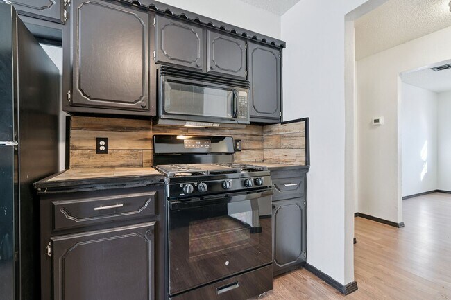 Building Photo - Charming 3-Bedroom Home Near OU Medical