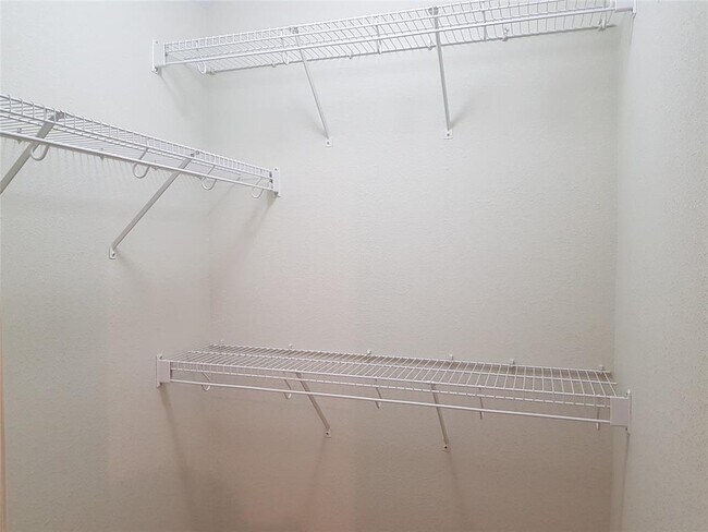 Building Photo - 16100 S Great Oaks Dr