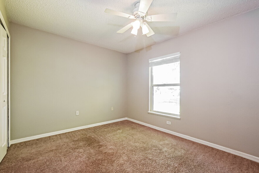 Building Photo - 1324 Montheath Cir