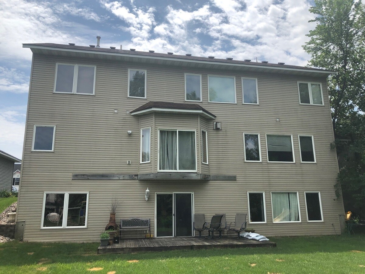 Building Photo - 15014 Valley View Pl