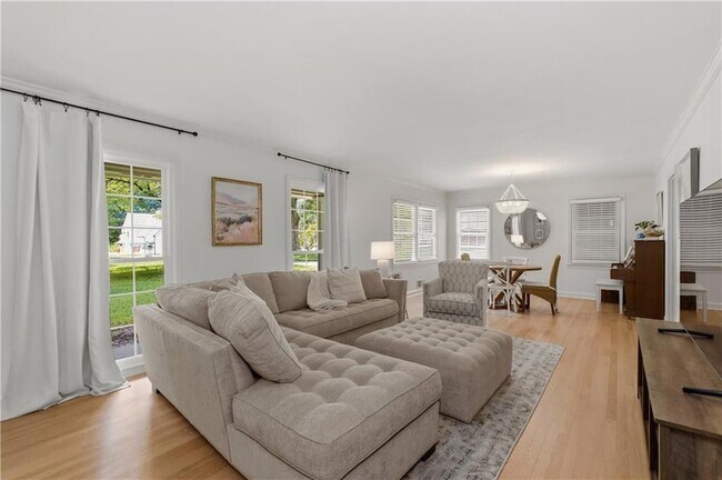 Building Photo - 285 Dania Dr