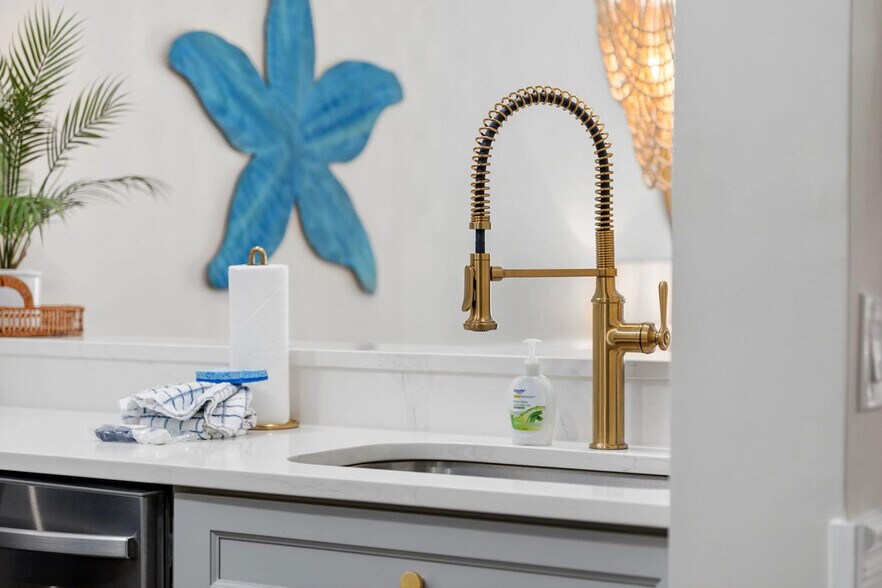 Building Photo - 824 N Waccamaw Dr