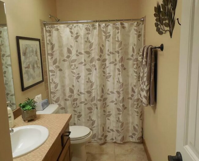 Building Photo - Beautiful 3 Bedroom Condo