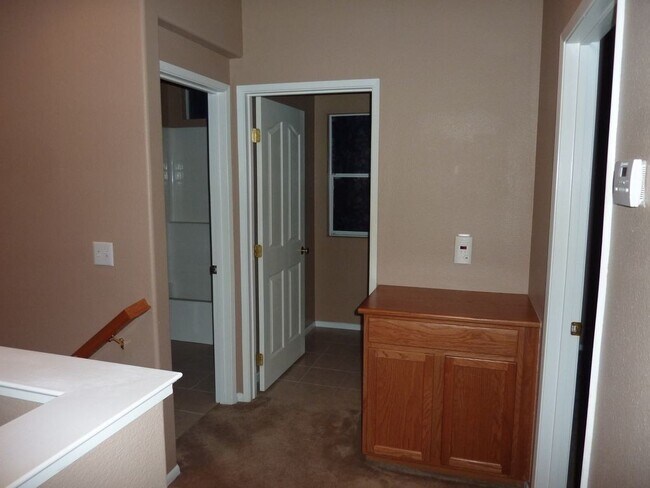 Building Photo - FOR RENT – Available January 10, 2026