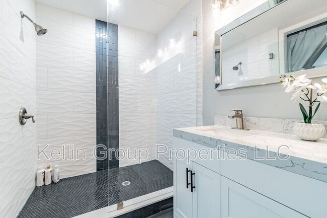 Building Photo - 2221 Calexico Way S