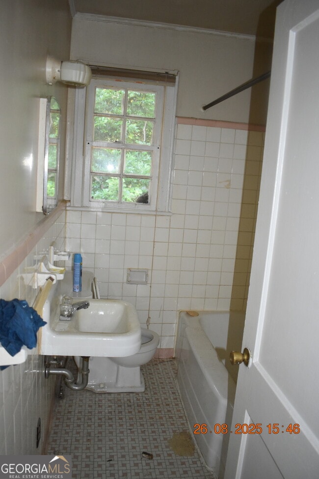 Building Photo - 2117 Ingleside Ave
