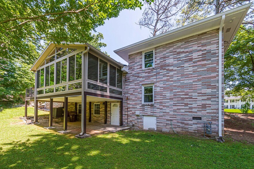 Building Photo - 1574 Old Spring House Ln