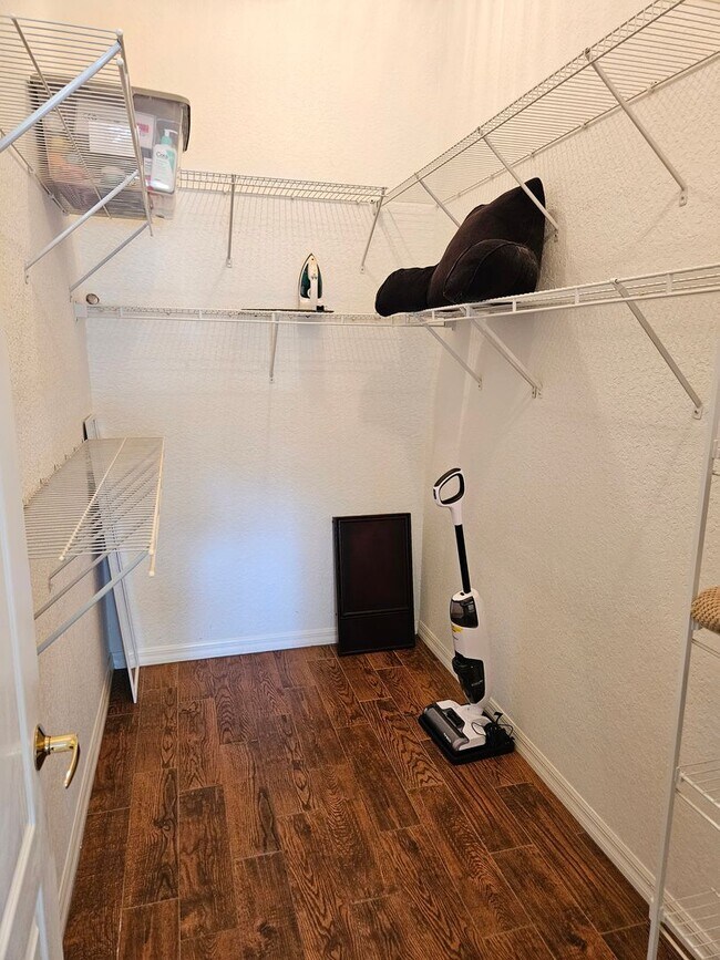 Building Photo - Seasonal Short-Term 2 Bedroom 2 Bathroom with a Bonus Room in the gated community of Venetia!