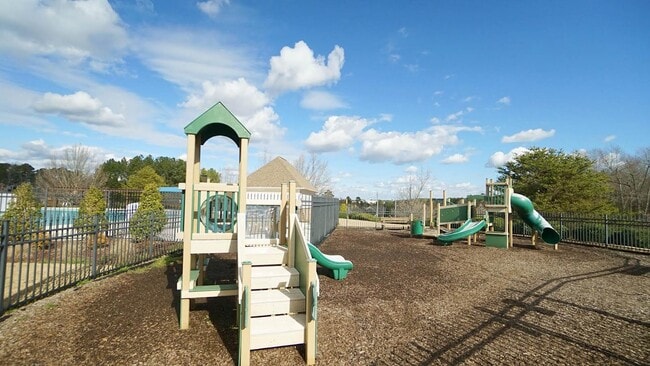 Building Photo - 426 Waterford Lake Dr