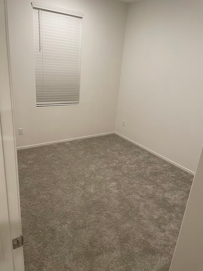 Room for Rent - 969 W Jasmine Way
