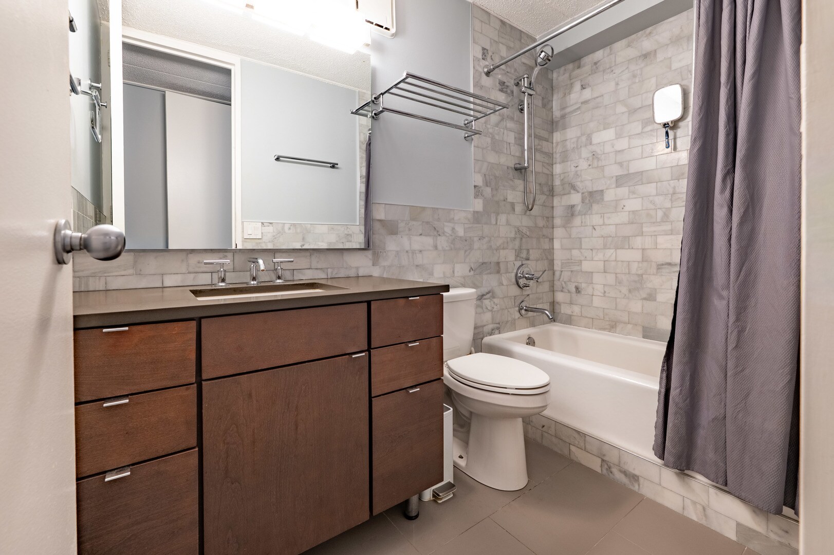 Building Photo - 630 Vernon Ave