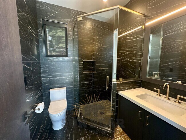 Building Photo - Luxury Mountain Retreat
