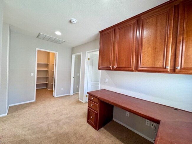 Building Photo - Oversized 5 bedroom Copper Canyon Murrieta...
