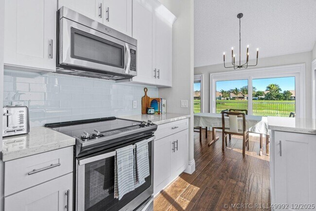 Building Photo - 247 River Park Dr