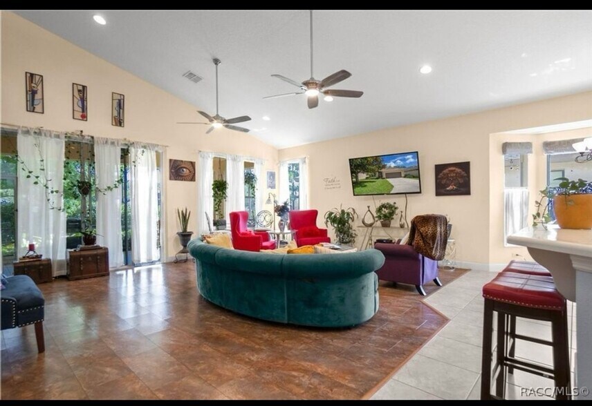 Building Photo - 1733 W Caroline Path