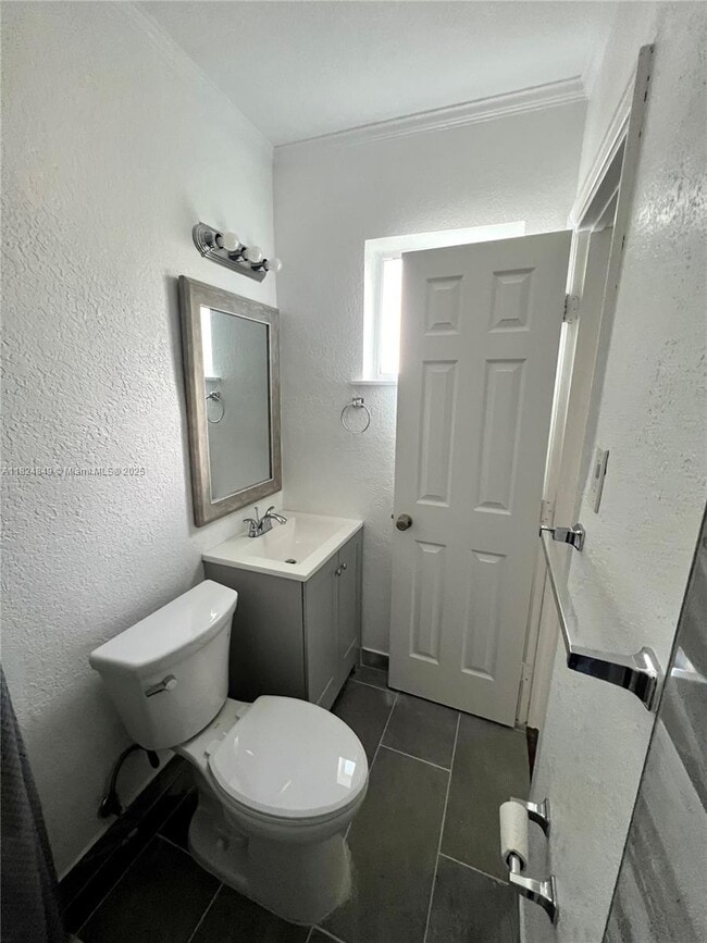 Building Photo - 590 NW 40th Ct