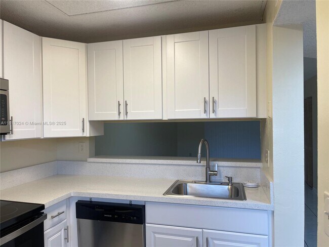 Building Photo - 3252 Foxcroft Rd