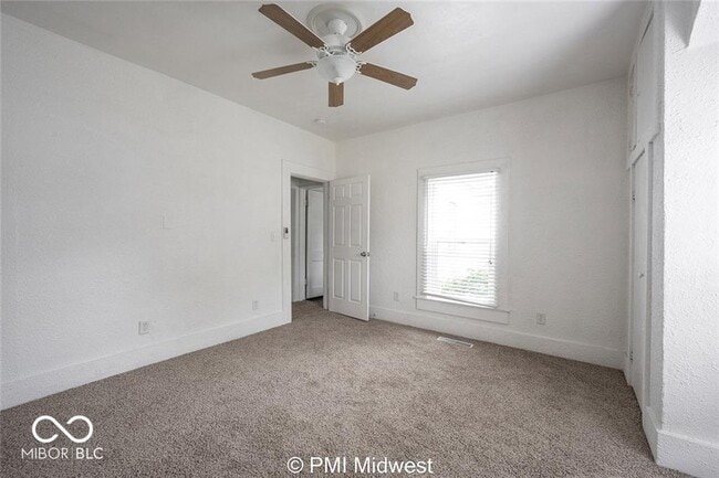 Building Photo - 1433 W 5th St