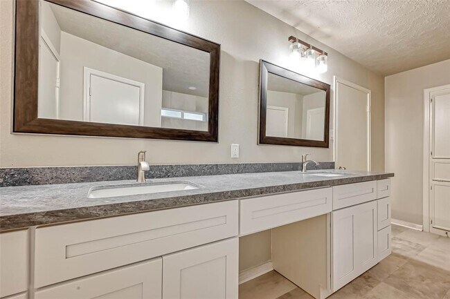 Building Photo - 3615 Highfalls Dr