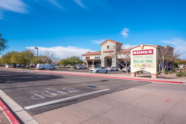 Building Photo - 1628 E Canyon Creek Dr