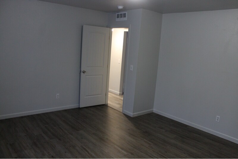 Building Photo - 890 Blind Nick Dr