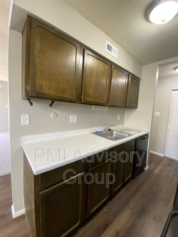 Building Photo - 3101 SW Macvicar Ave