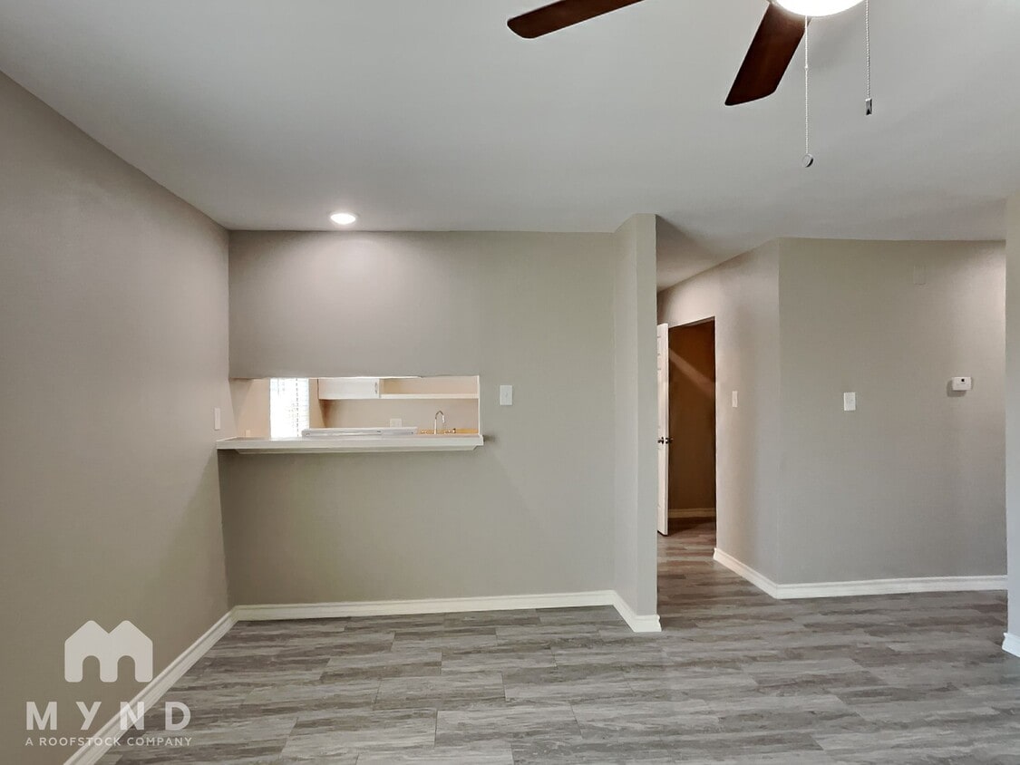 Building Photo - 1507 Cardinal Dr