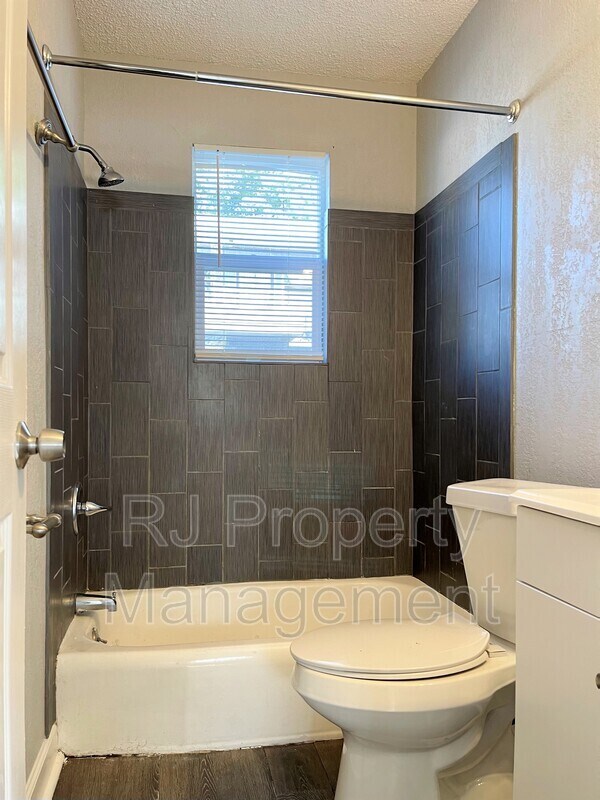 Building Photo - 1435 Court Ave