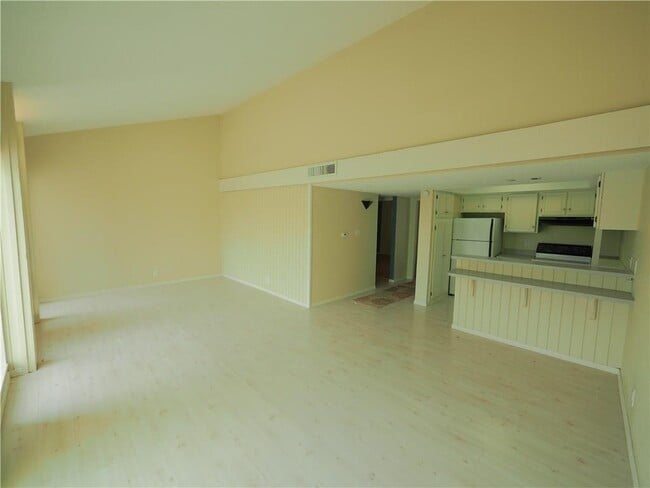 Building Photo - 533 Demarett Dr