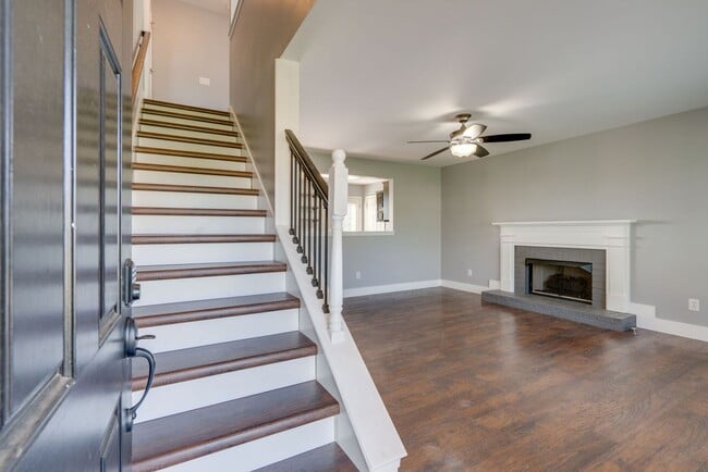 Building Photo - Charming Thompson Station Home in Sought-After Williamson County School District