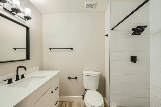 Building Photo - STUNNINGLY REMODELED Single Story Home with Pool in Twin Lakes Neighborhood