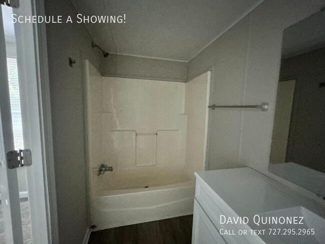 Building Photo - 5716 Heather View Ln