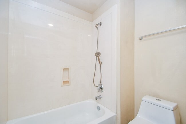 Building Photo - 1310 Lake Edinburg Ct