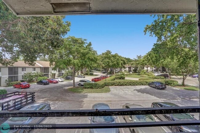 Building Photo - 703 Gardens Dr