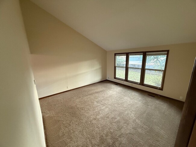 Building Photo - 1150 NW Sunnywood Ct