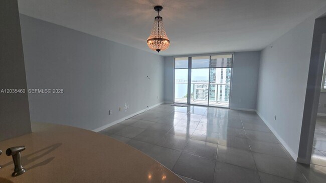 Building Photo - 1155 Brickell Bay Dr