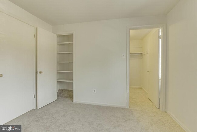 Building Photo - 3025 Ellenwood Dr