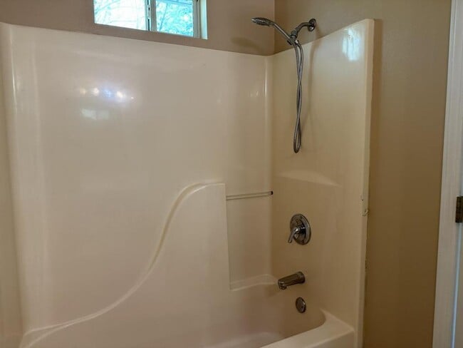 Building Photo - 104 Benttree Ct