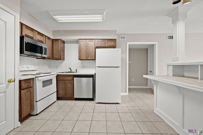 Building Photo - 445 W Parker Blvd