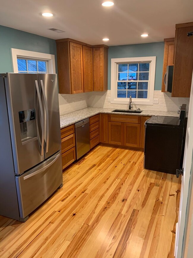 Building Photo - Charming Flat Rock Bungalow