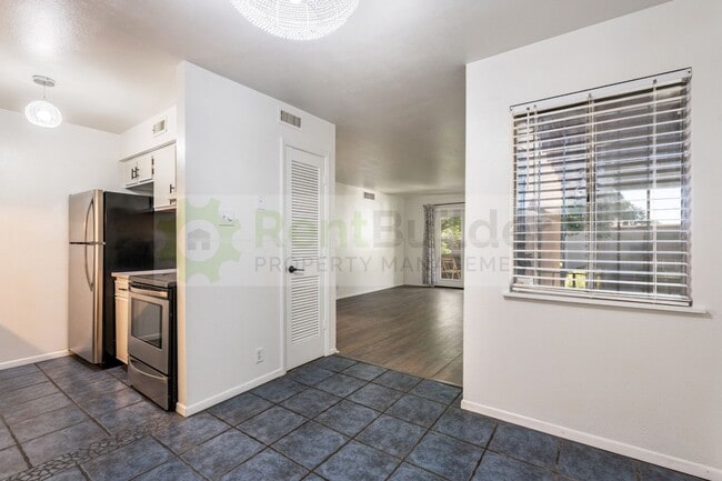 Building Photo - **ALL UTILITIES ARE INCLUDED!!
