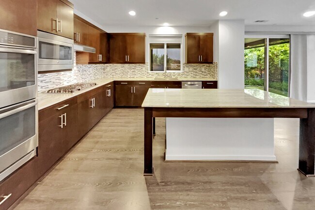 Building Photo - 1536 N Mercury Dr