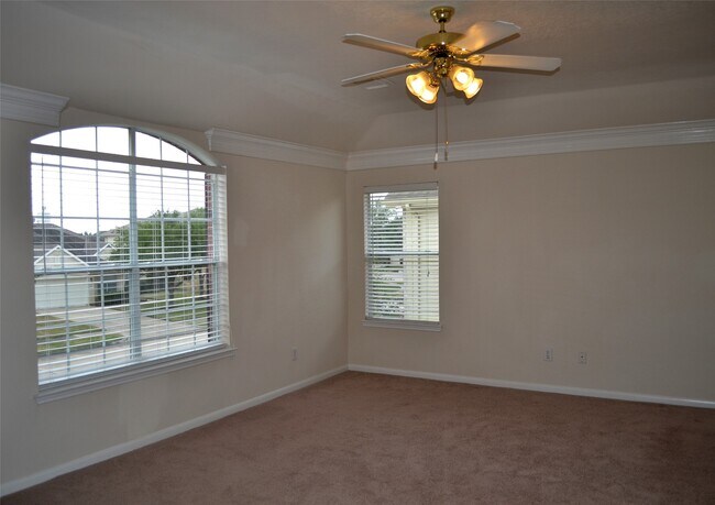 Building Photo - 5515 Gatesprings Ln