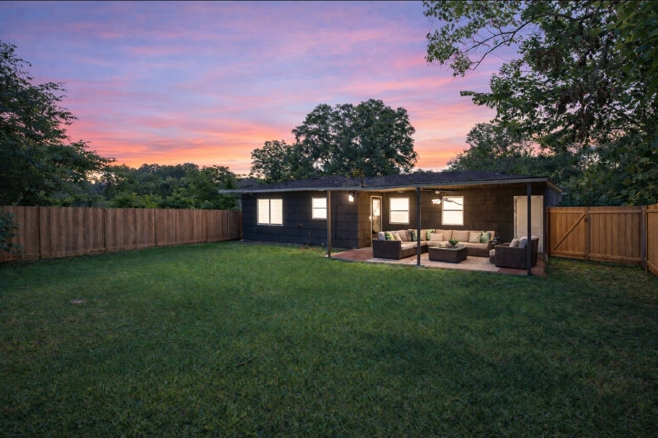 Building Photo - 6315 Thrush Dr