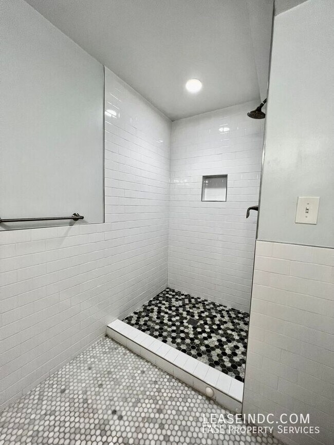 Building Photo - 4613 15th St NW