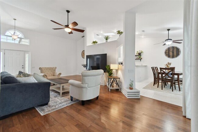 Building Photo - 4327 Murfield Dr E