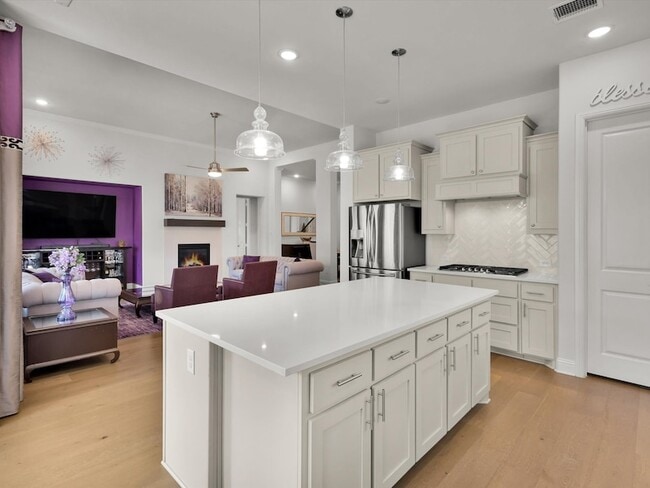 Building Photo - 439 Montrose Dr