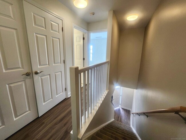 Building Photo - 49 Fairgate Dr