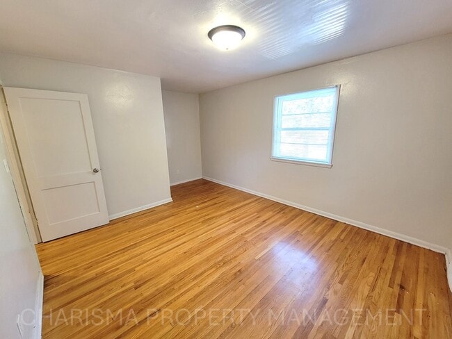 Building Photo - 2012 S Covell Ave
